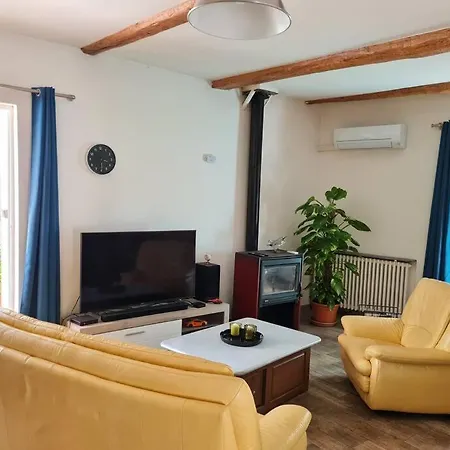 70 M2 Avec Terrasse, Proche De La דירה Paulhan